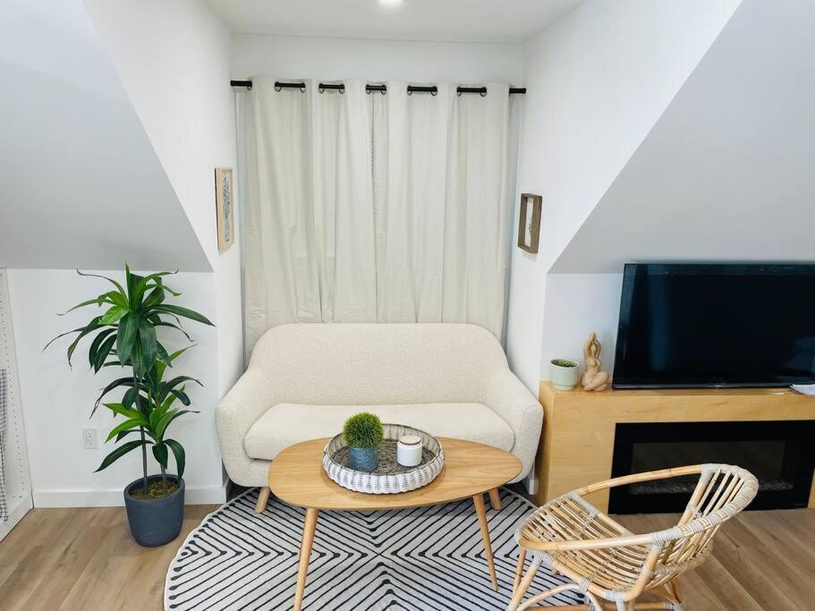 Stylish Cozy One Bedroom Studio With Free Parking Victoria Exteriér fotografie