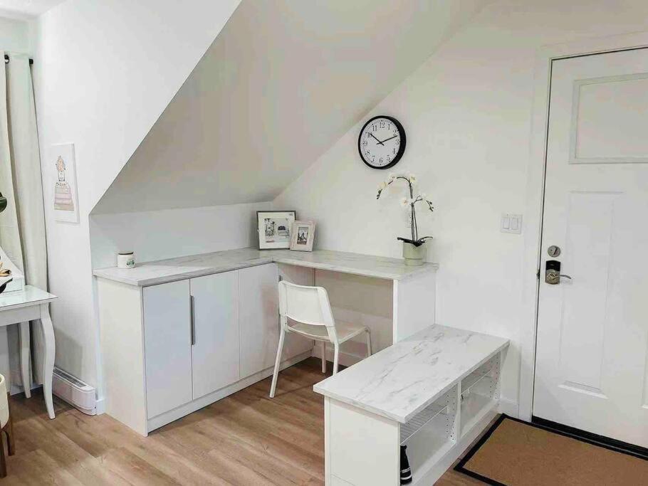 Stylish Cozy One Bedroom Studio With Free Parking Victoria Exteriér fotografie